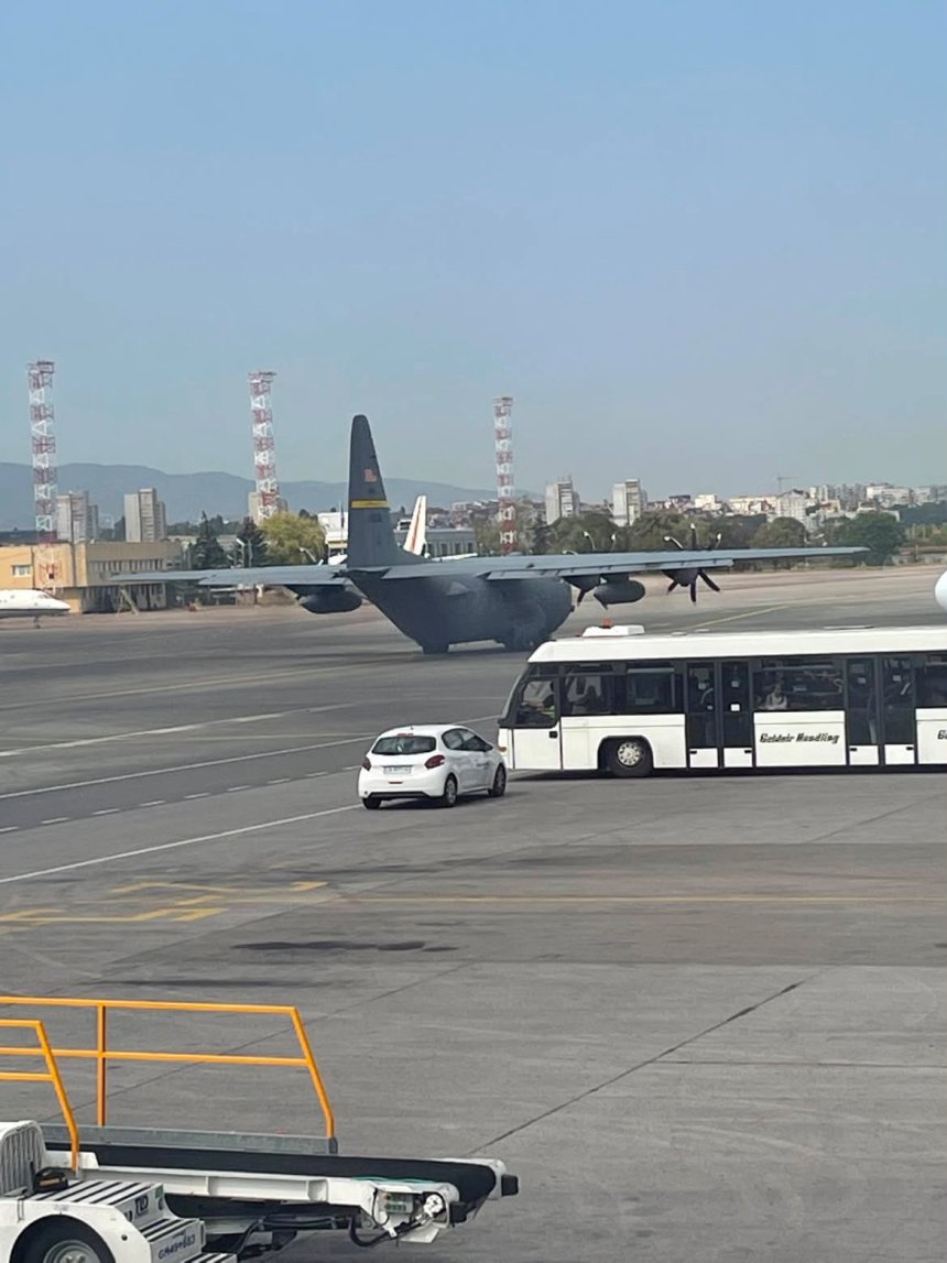 Американски военни самолети отново кацнаха в София