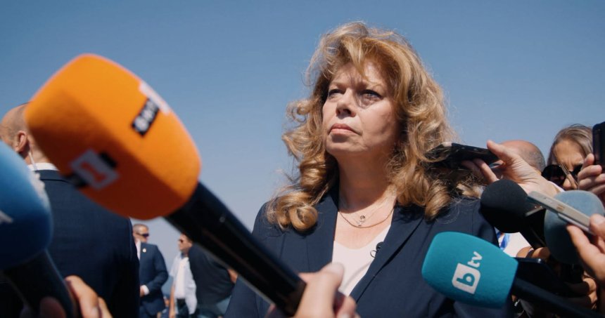 Илияна Йотова: Върховният главнокомандващ на армията трябва да бъде мъж