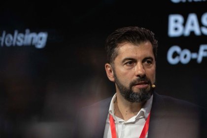 Петков към Йотова: „Не оставяш нападнатия беззащитен и после да наричаш капитулацията му мир“