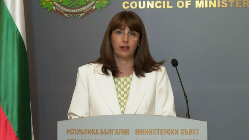 Кабинетът одобри нов механизъм за минималната заплата и промени в семейните помощи за деца