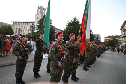 Военно положение или бойна тревога: Какво се очаква от президента при заплаха за сигурността на България