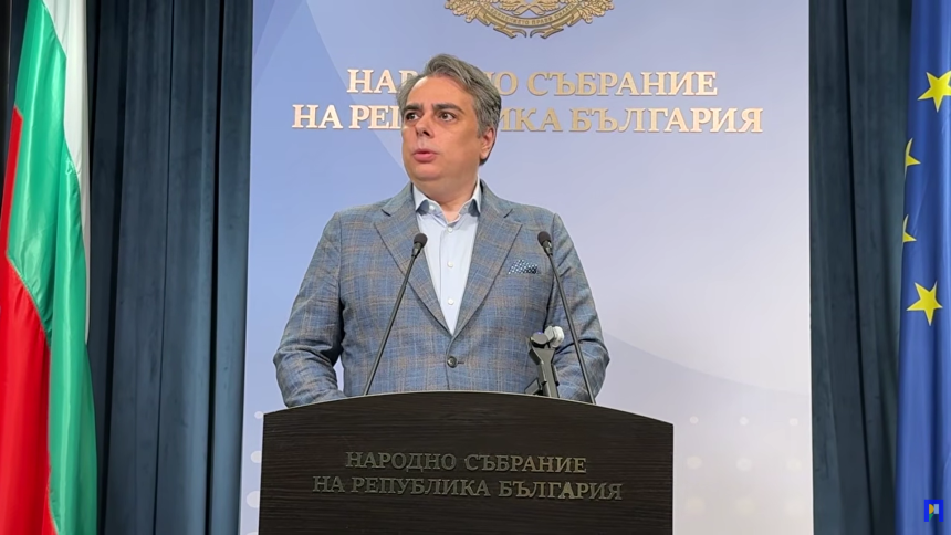 Заради помилвания наркотрафикант: Асен Василев поиска Йотова да напусне изборната надпревара