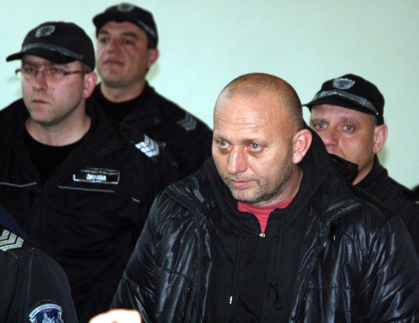 Всичко за „Българския Ескобар“, когото Йотова тайно е помилвала